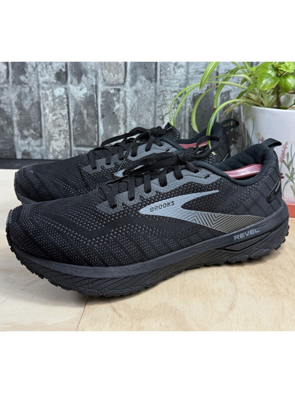 Brooks Revel 6 Men's Black/Gray Low Top Lace-Up Running Sneaker US 13 D